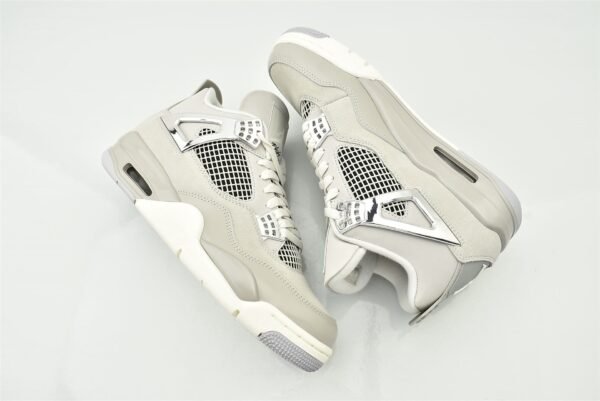 Air Jordan 4 WMNS "Frozen Moments" - Image 2